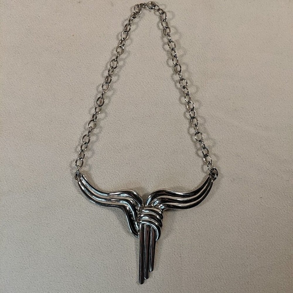 Silver Vintage Knot Necklace Metal Pendant on Chain Womens Retro Fashion Jewelry